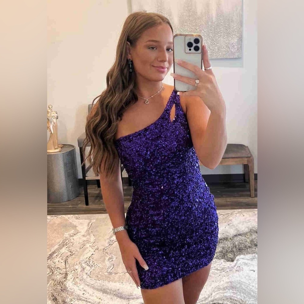 Super cute one shoulder sparkly HOCO mini dress in purple!